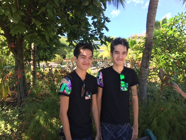 Rainui et Raiarii ont 20 ans et avouent aisément qu’ils finissent souvent la phrase de l’autre.