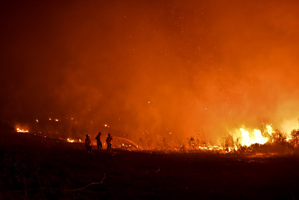 Deux mois après le drame de Pedrogao Grande, le centre du Portugal brûle encore