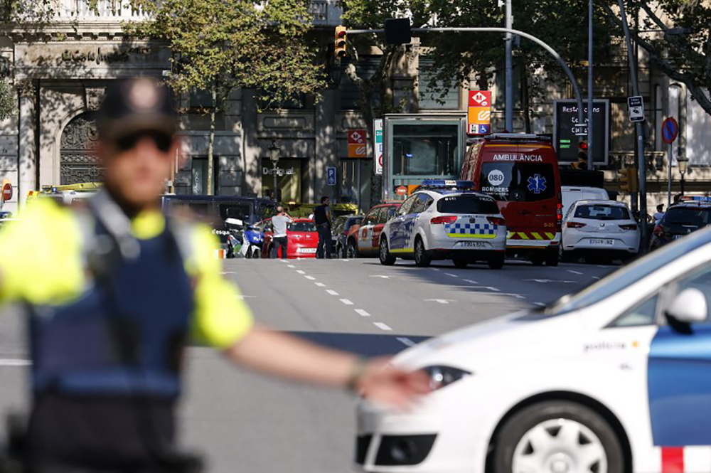 FLASH INFO - "Attaque terroriste confirmée" à Barcelone, annonce la police