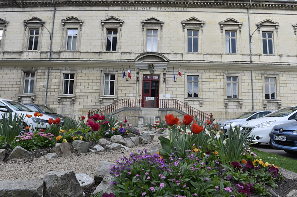 Baisse des contrats aidés : le casse-tête des maires avant la rentrée