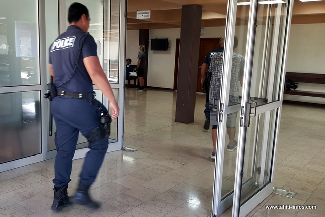 L'agresseur présumé a été présenté au juge délégué qui a décidé de son incarcération provisoire, jeudi soir, en attendant son jugement lundi en comparution immédiate.