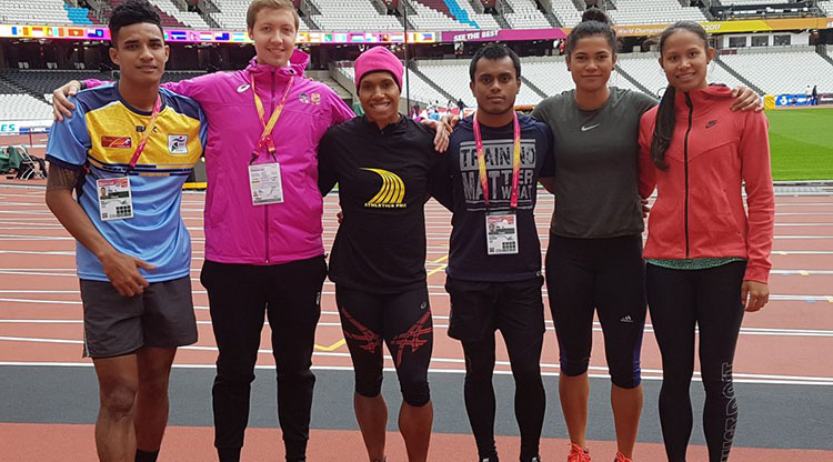 Takina à droite, lors des mondiaux de Londres