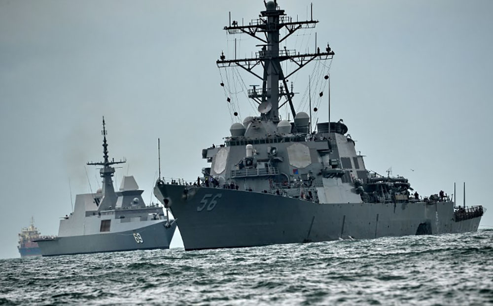 Collision au large de Singapour: 10 marins d'un destroyer américain portés disparus