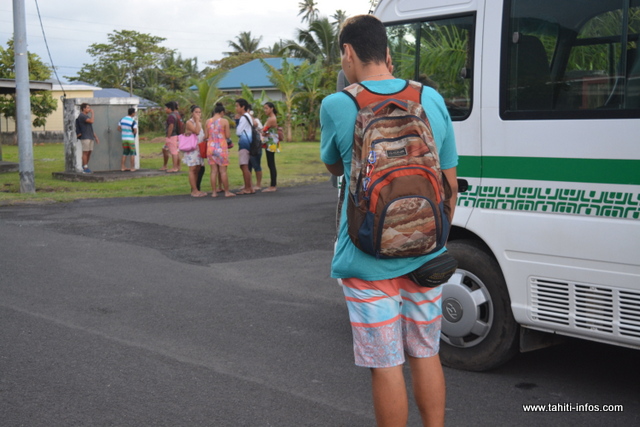 Actuellement, sur le secteur Taravao – Tautira, on compte une vingtaine de bus. L'an dernier, les trois sociétés (NTCE, RTU et TCCO) transportaient 20 000 élèves de Tahiti et Moorea.