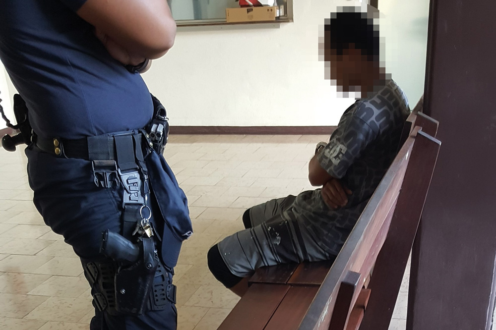 Le prévenu de 28 ans a été maintenu en détention jusqu'à son procès, renvoyé au 6 novembre. Des expertises complémentaires de personnalité sont nécessaires au vu de la peine maximale encourue : 20 ans de prison.