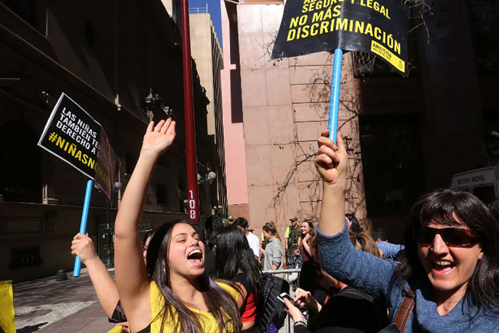 Le Chili ouvre la porte à l'avortement après 28 ans d'interdiction