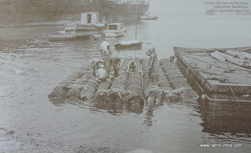 Le radeau dans la rade de Papeete en 1947 (photo publié dans le bulletin numéro 275 de la Société des études océaniennes).