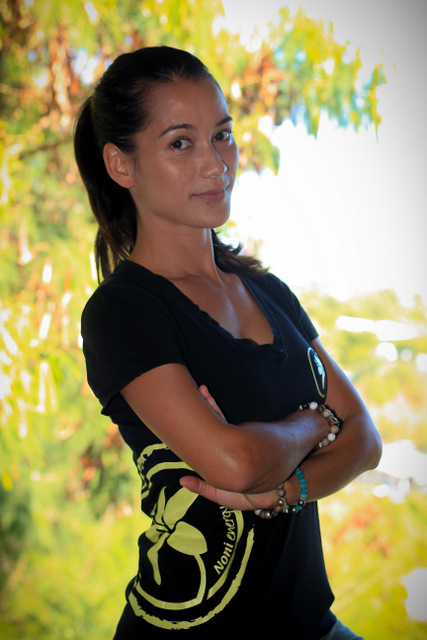 Kamakea Bambridge vend de l’énergie en noni