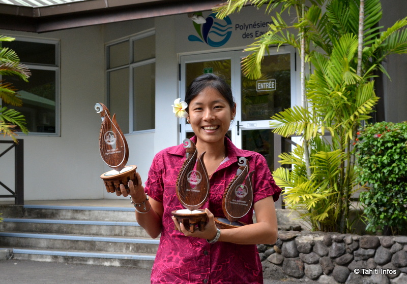 Herenui Chalons, qui a représenté la Polynésienne des Eaux aux Samoa, a récupéré les trois trophées remportés par son entreprise et a participé au programme "jeunes leaders de l'eau"