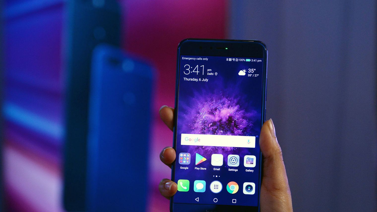 Le géant chinois des télécoms Huawei a dévoilé samedi une première puce d'intelligence artificielle pour mobile, prenant de cours ses deux concurrents immédiats, Samsung et Apple, lors du salon de l'électronique de Berlin (IFA) afp.com/SAJJAD HUSSAIN