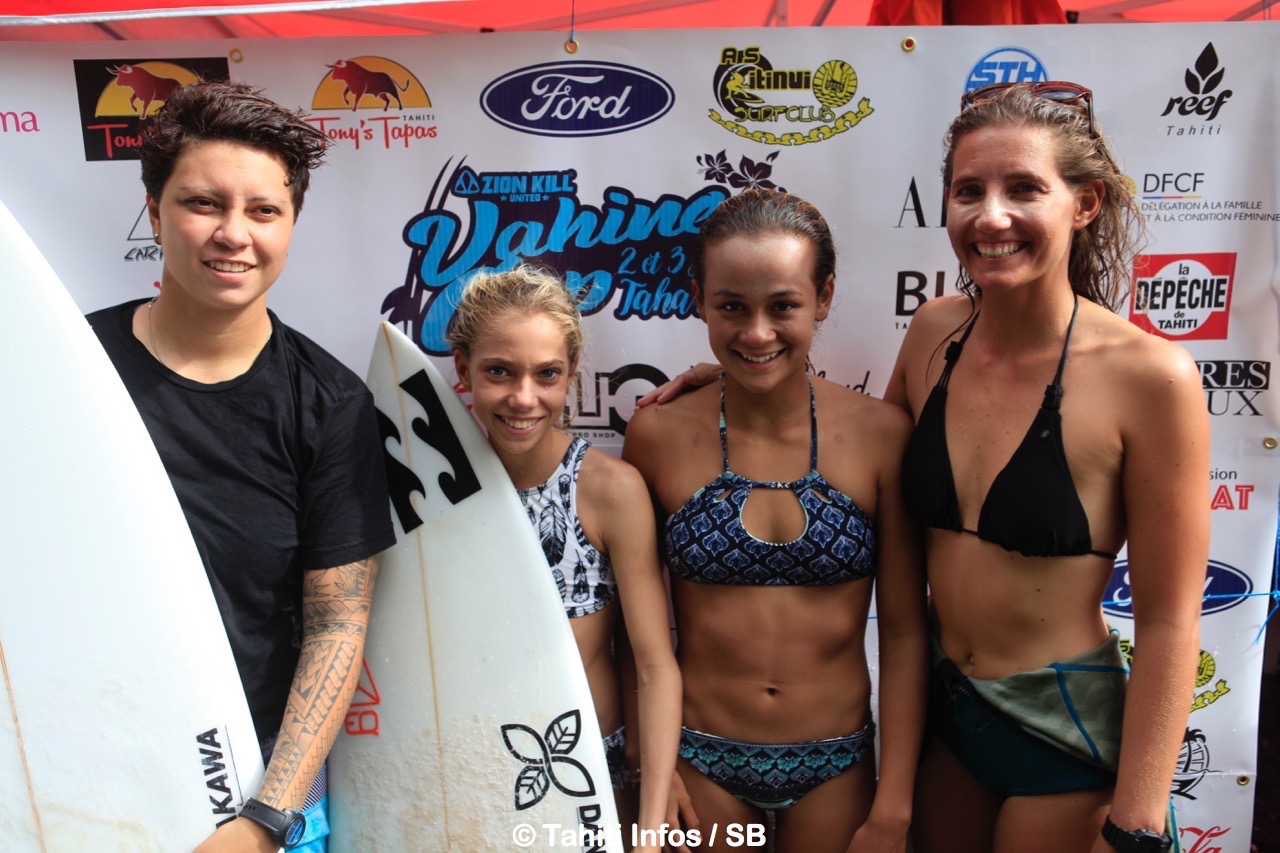A gauche, Karelle Poppke, qui reste avec Vahine Fierro, le fer de lance du surf féminin polynésien