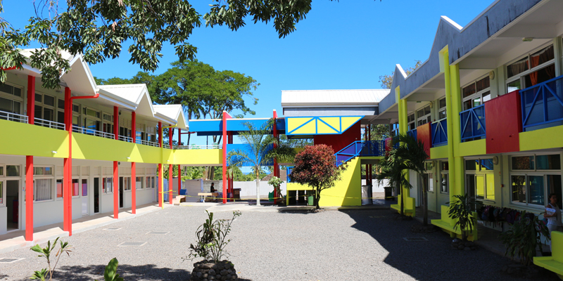 Aujourd'hui, l'école dispose de "deux nouvelles salles de classe, une salle informatique, une bibliothèque, une infirmerie…