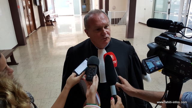 Henri Renaud de la Faverie, qui n'a pas fait le déplacement depuis la métropole, était représenté par Me Yves Piriou.