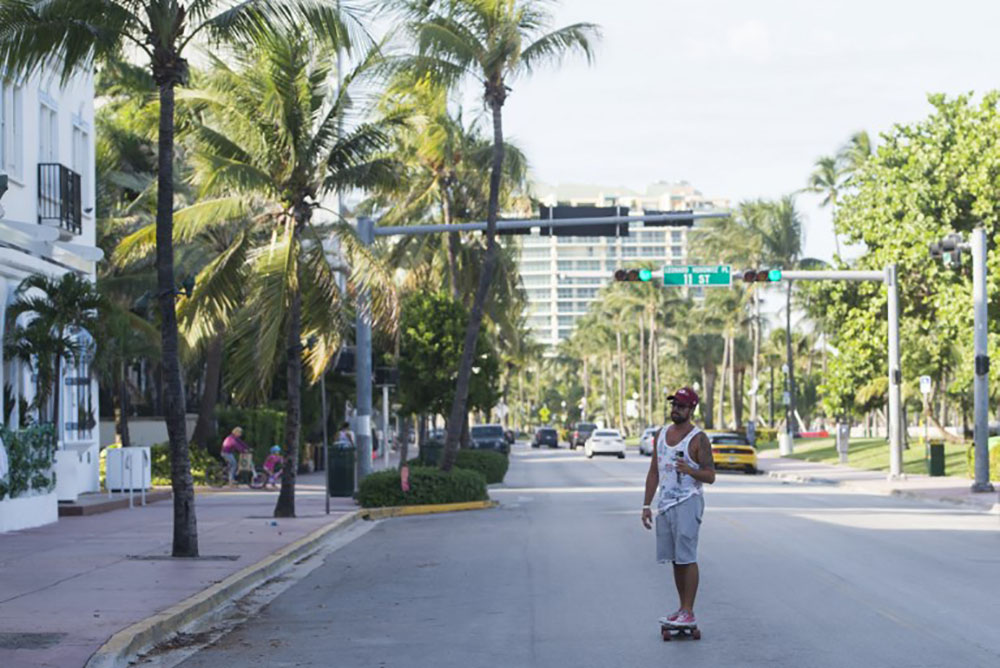 L'oeil de l'ouragan, qui soufflait vendredi matin à 240 km/h, devrait toucher terre au sud de la Floride dimanche matin.