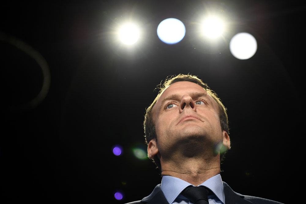 Macron assume sa sortie polémique sur les "fainéants"
