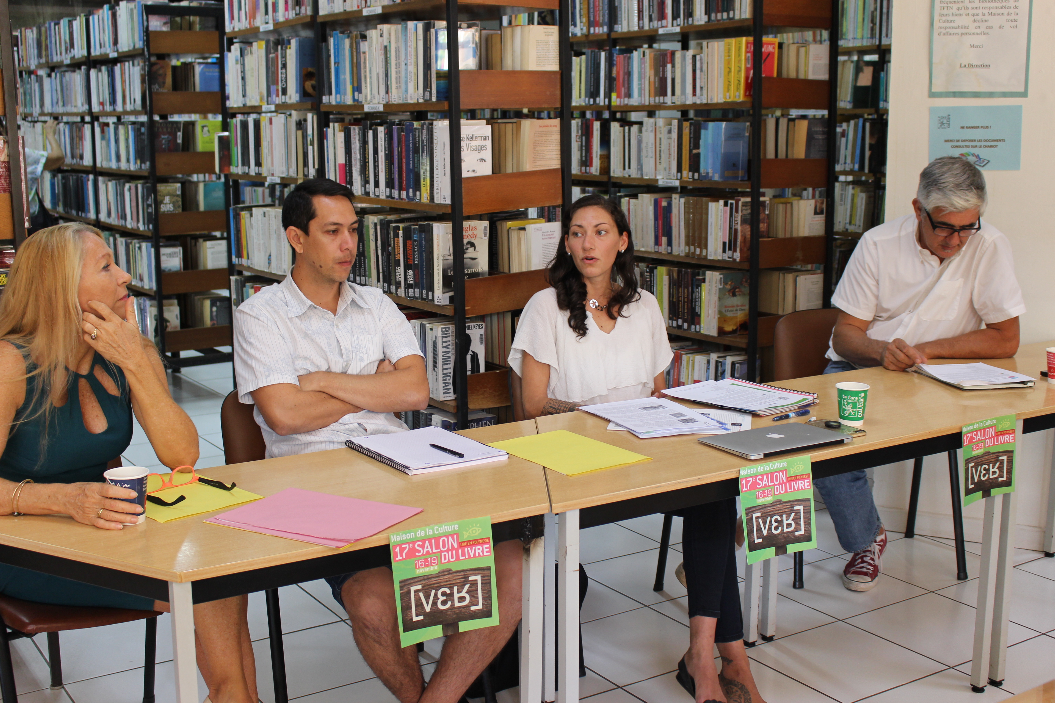 Mylène Raveino, responsable des activités permanentes, Rainui Tirao du centre de lecture, Lucile Bambridge, chargée de l'organisation et Christian Robert, président de l'association des éditeurs de Tahiti et des îles.