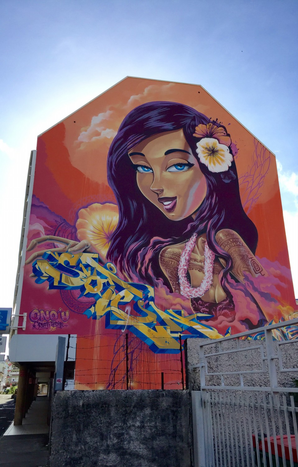 Soten et Sofles, qui ont réalisé cette superbe vahine, participent cette année encore au Festival Ono'u.