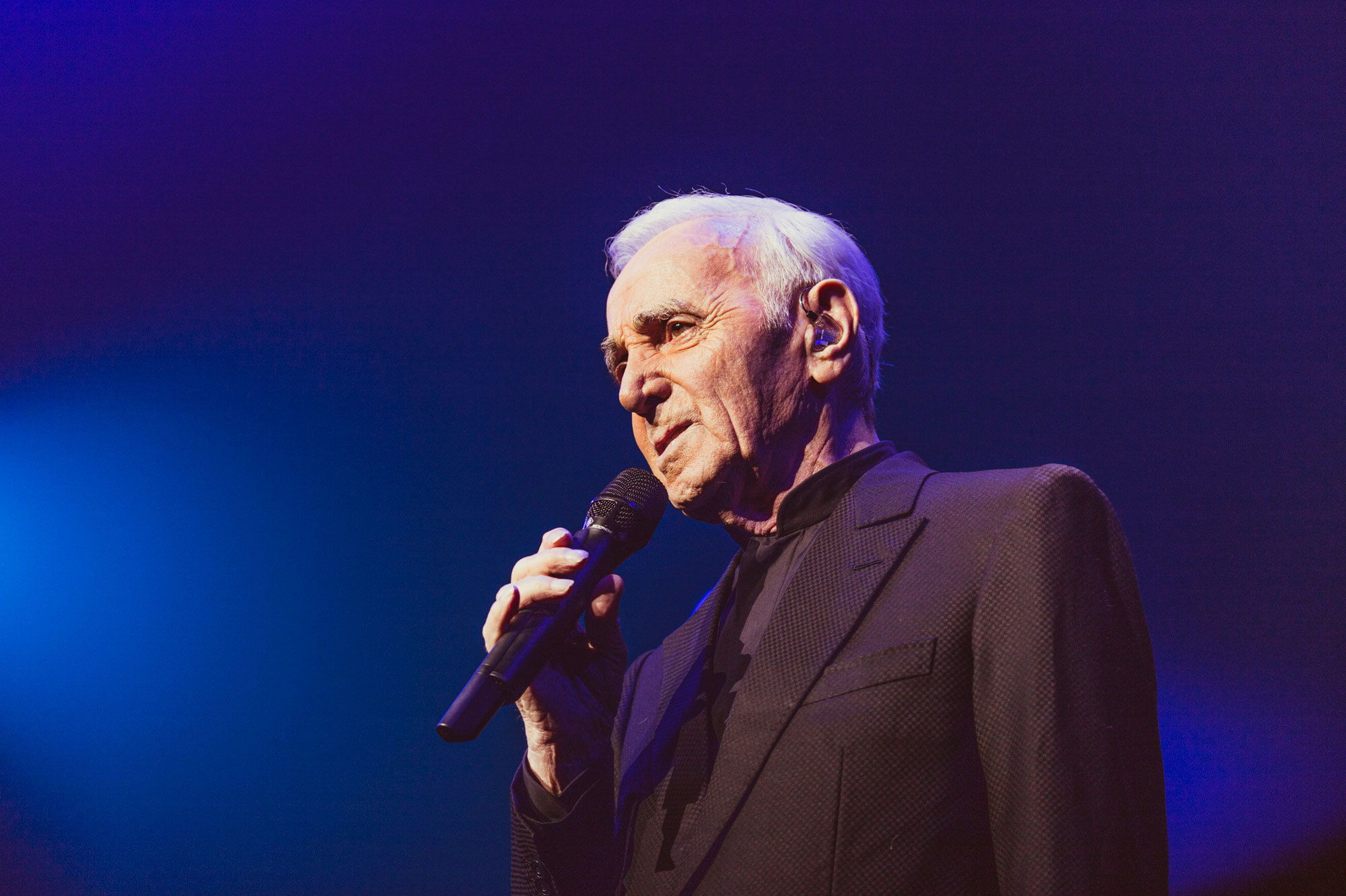 Le chanteur, 93 ans, offrira le même concert qu'à Paris, soit "23 chansons en 1h40, sans entracte" !