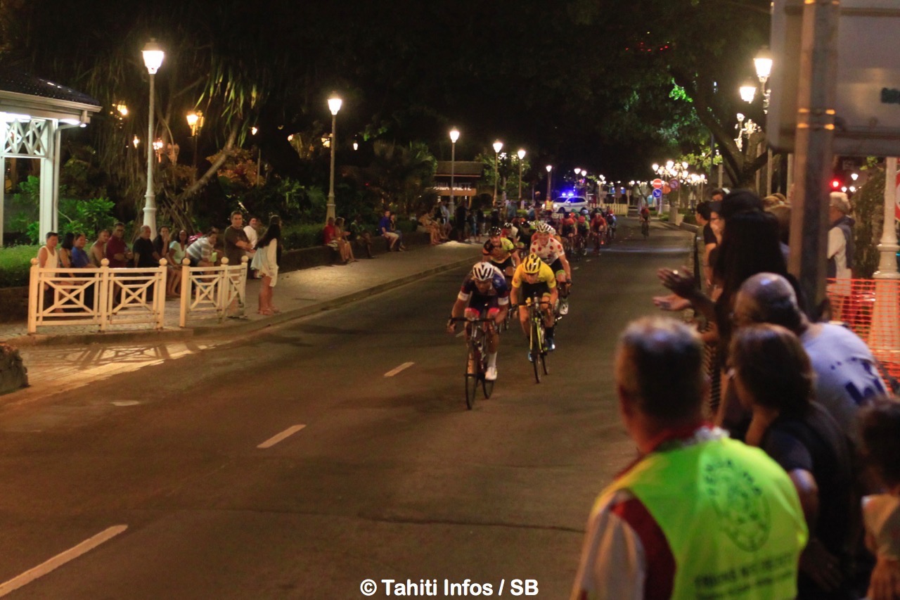 La dernière étape s'est déroulée de nuit sur le front de mer
