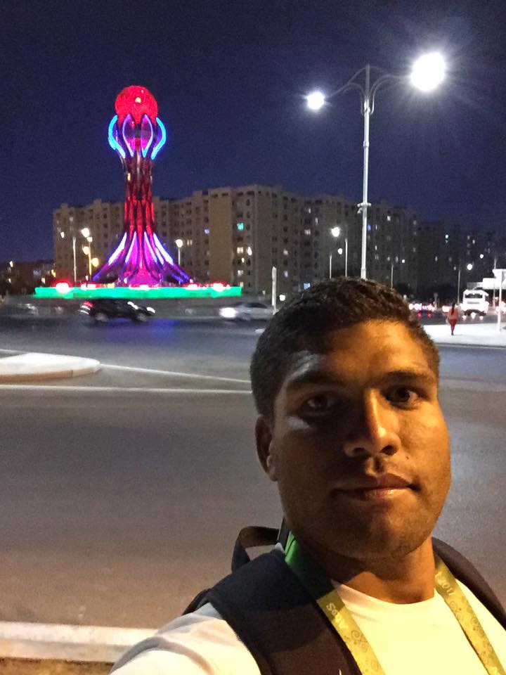 Henri Burns, ebahi, au Turkmenistan