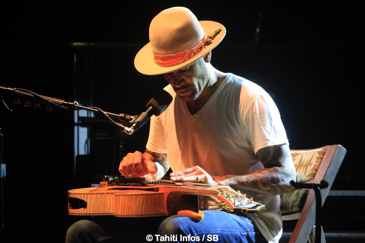 Ben Harper utilise la technique du "slide"