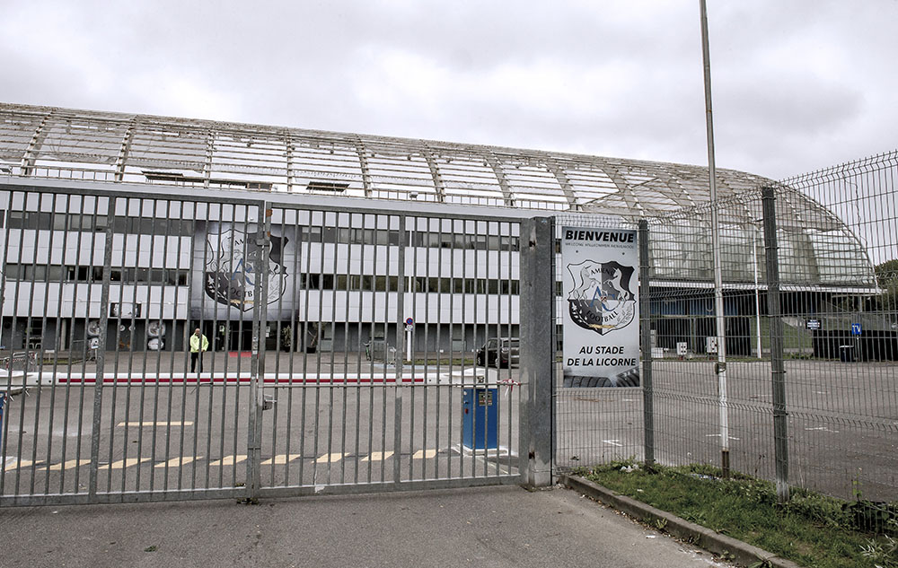 Amiens-Lille: enquête sur fond de polémique après la chute d'une barrière