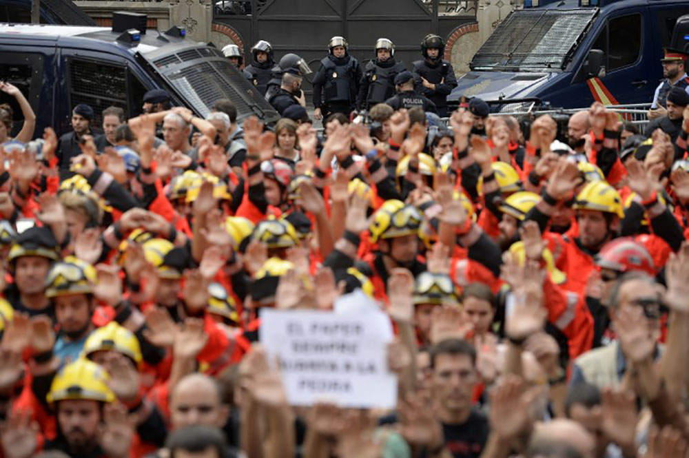 Manifestation monstre et grève générale en Catalogne contre les violences policières