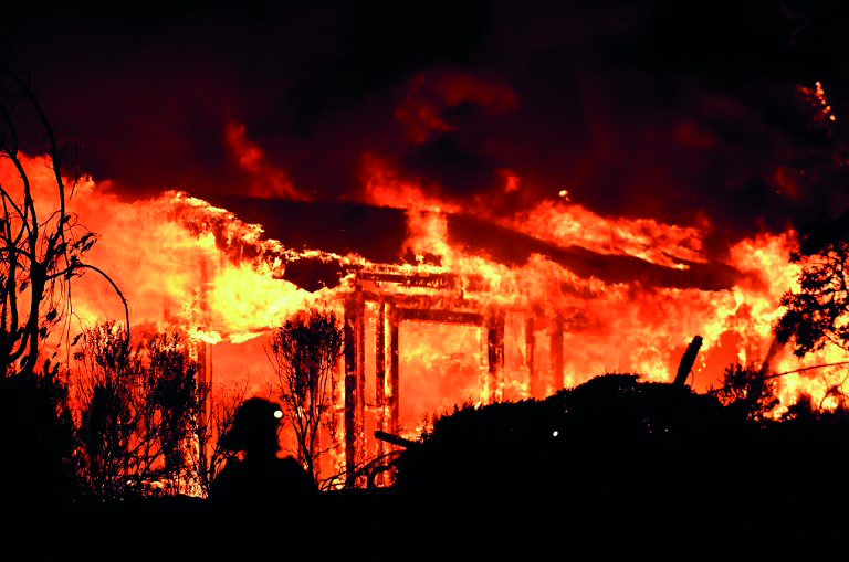 Des incendies monstres font dix morts dans la région des vins en Californie