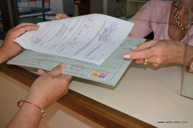 Beaucoup de cartes grises provisoires ont été délivrées aux concessionnaires après le salon de l'auto.