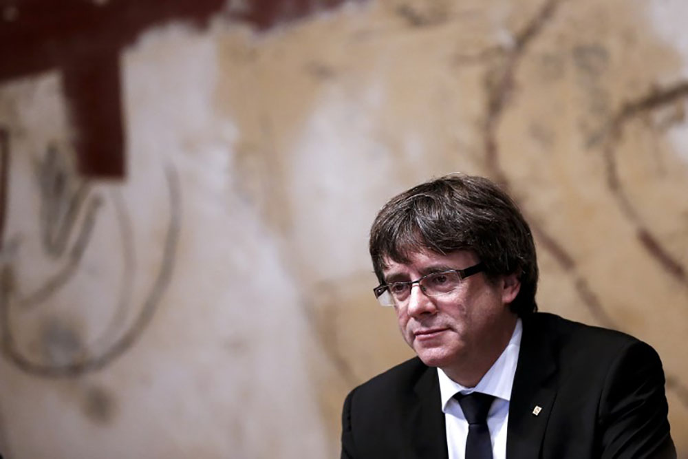 Madrid prévient Puigdemont : ne faites "rien d'irréversible"