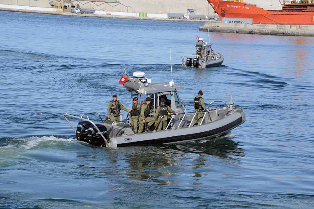 Tunisie: au moins 8 migrants meurent noyés dans une collision avec un navire militaire