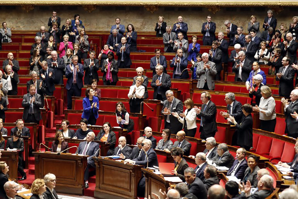 La fin des hydrocarbures largement approuvée à l'Assemblée, malgré des failles