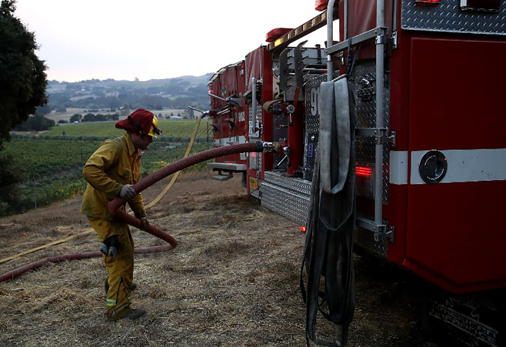Des milliers de pompiers au front des feux de Californie