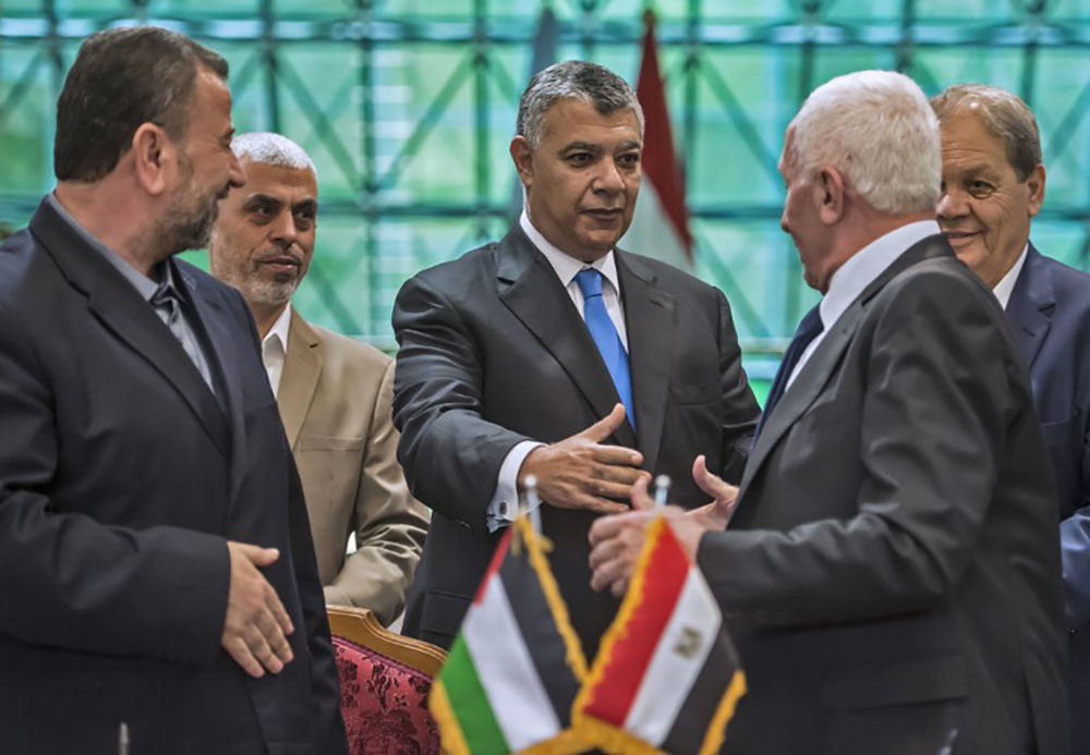 Le Fatah et le Hamas palestiniens signent un accord de réconciliation au Caire