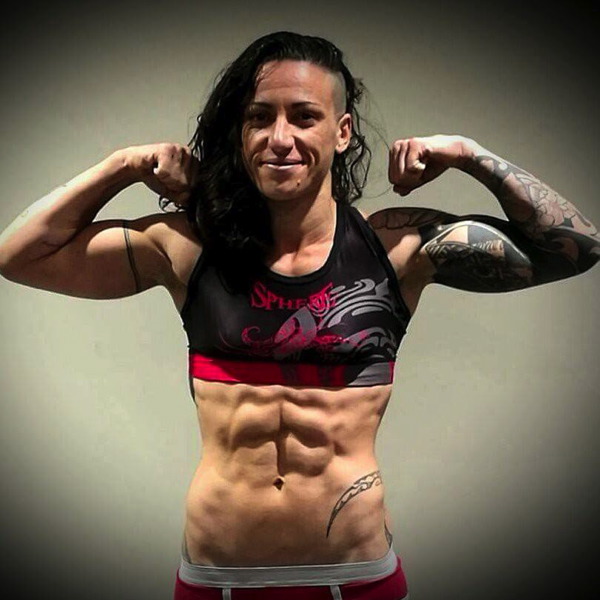 Flore Hani a pu acquérir de l'expérience en se déplaçant à l'étranger