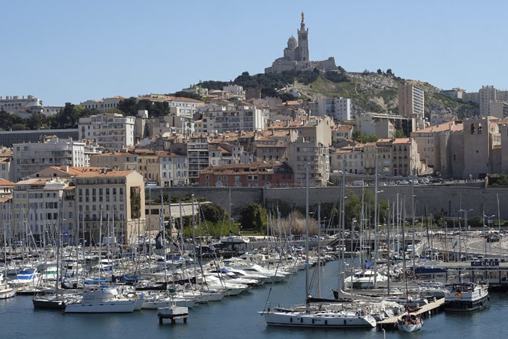Marseille : la baleine qui faillit boucher le Vieux-Port