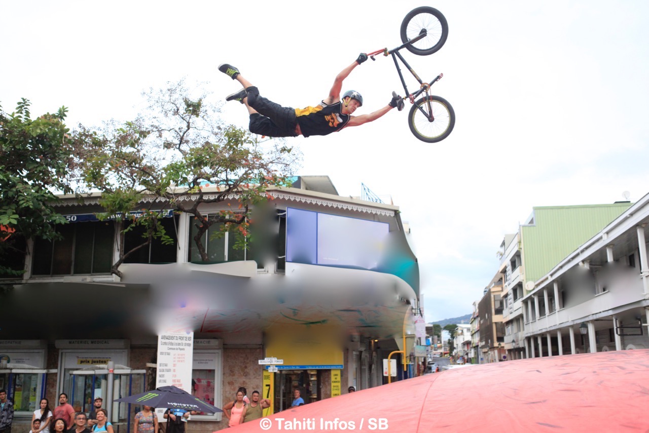 Un "Superman Seat grab" lors de la dernière compétition de BMX Freestyle qu'il a terminée à la 2e place