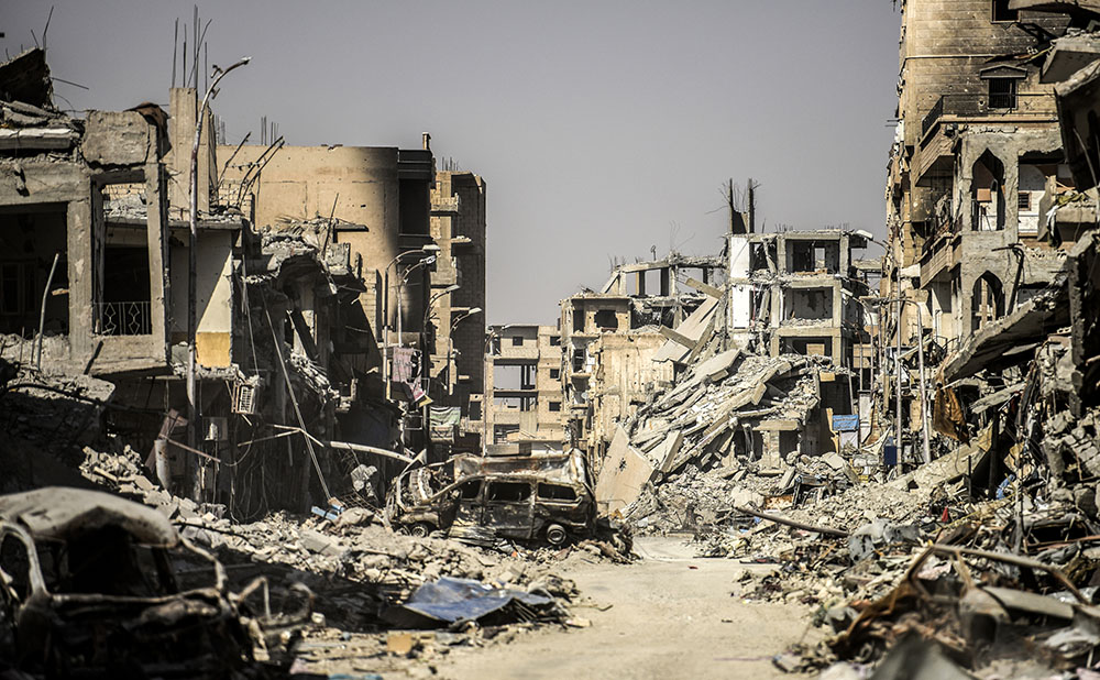 En pleine débâcle, l'EI accusé de nouvelles exactions en Syrie