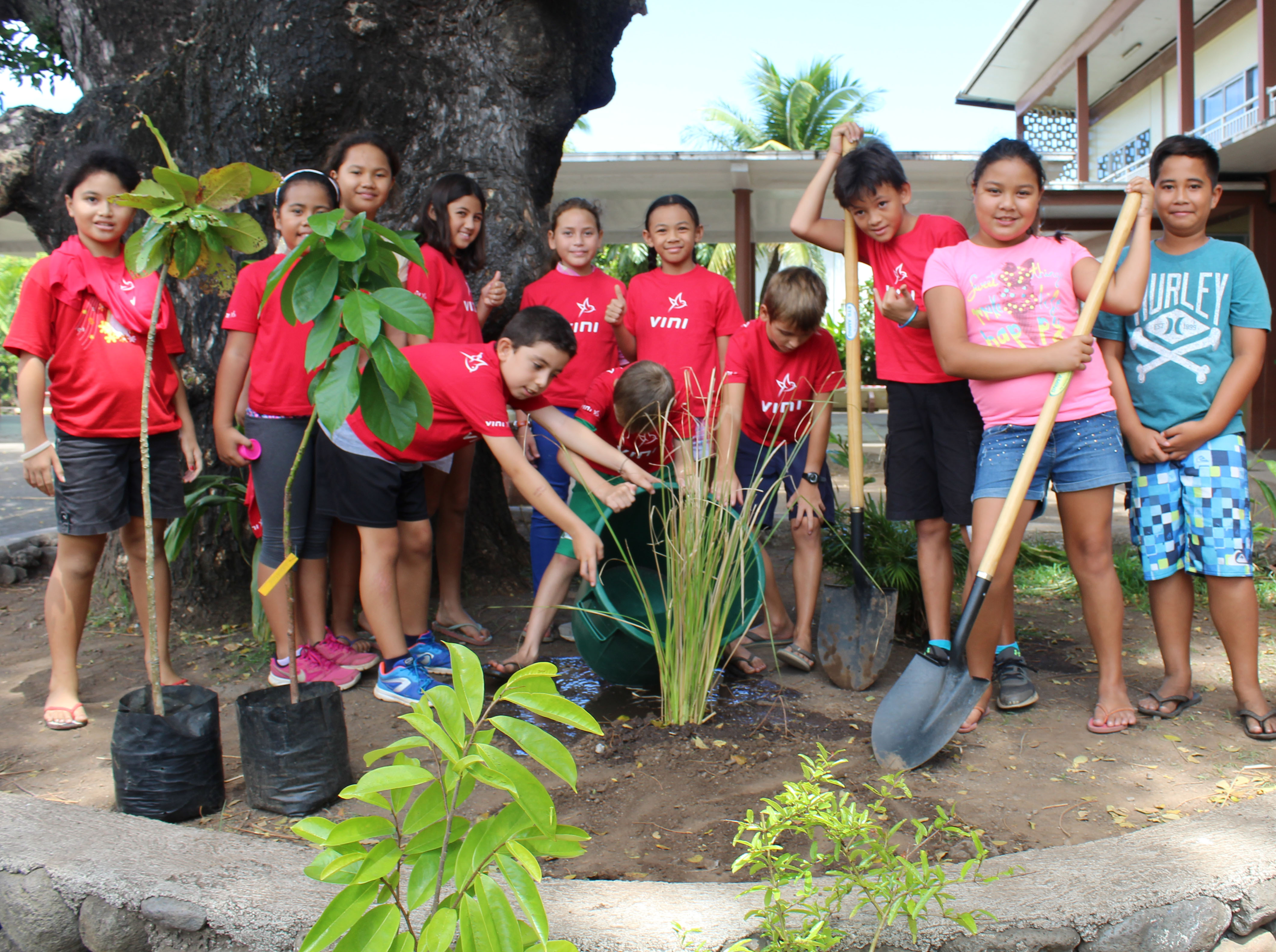 500 élèves de l'école de To'ata ont participé à ces opérations éco citoyennes. Ils ont planté plusieurs arbres au sein de leur établissement scolaire.