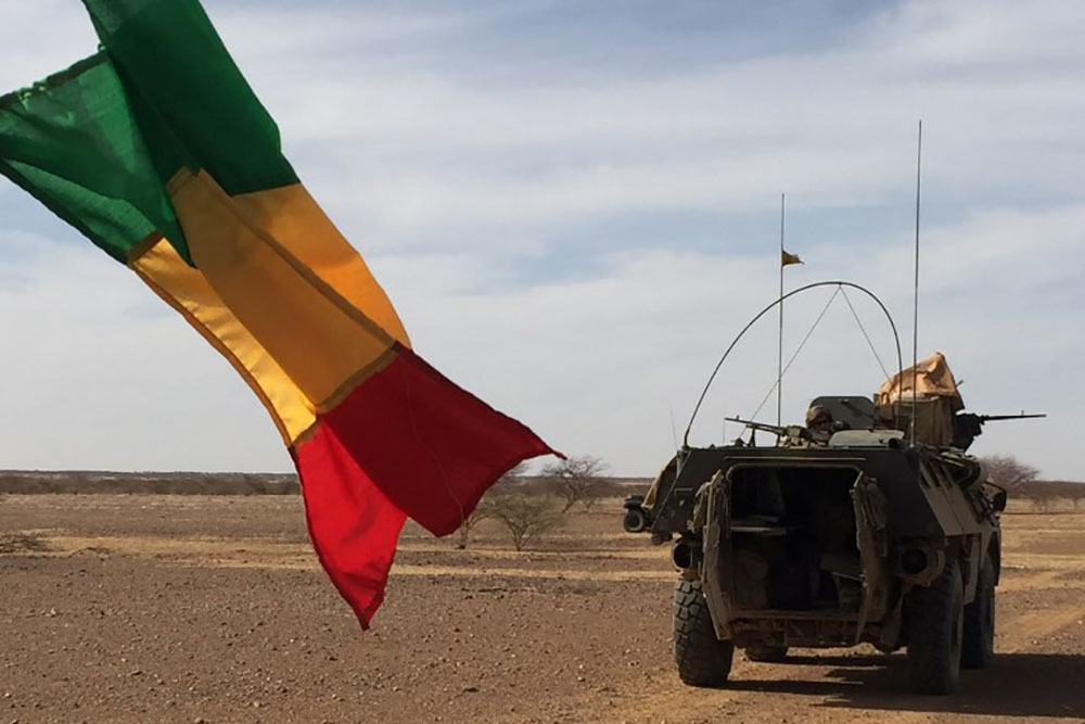 Onze soldats maliens prisonniers tués après un raid français