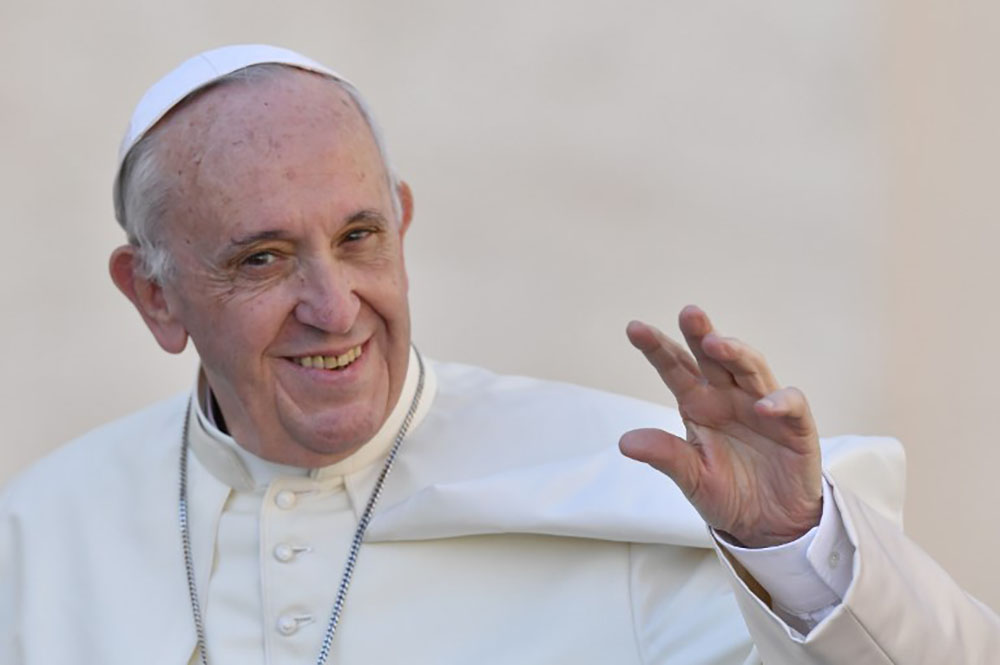 Le pape interdit la vente de cigarettes au Vatican