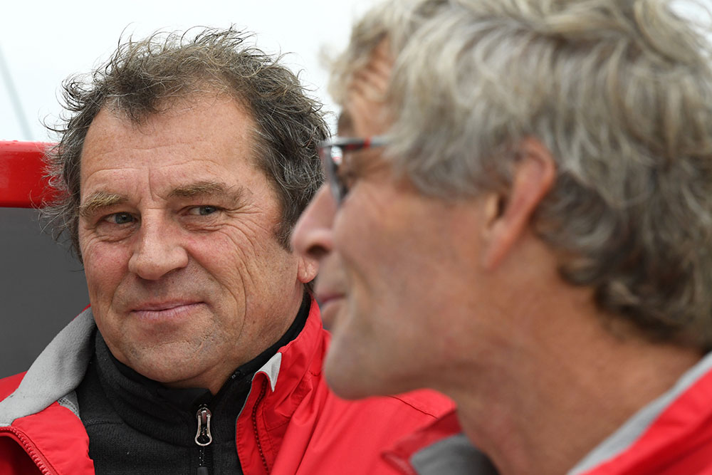 Transat Jacques-Vabre: Le bateau Prince de Bretagne démâte, la Marine à son secours