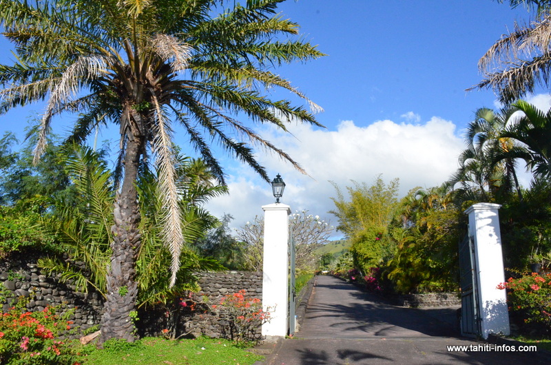 L'entrée de la villa de Gaston Flosse à Erima.