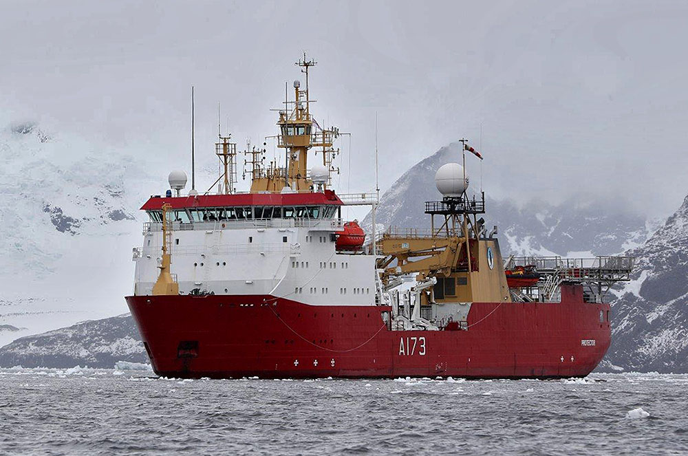 Les recherches se poursuivaient mardi sans piste précise dans l'Atlantique.