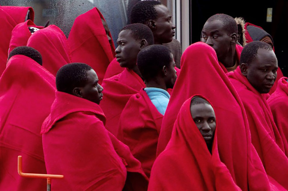 Espagne: des centaines de migrants seront retenus dans une prison