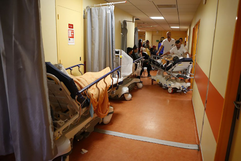 Dans le plus grand hôpital de Corse, "l'ère de la débrouille"