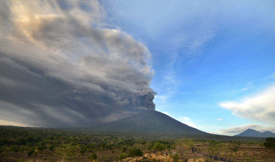 Volcan Agung : la situation est susceptible d'empirer (experts)