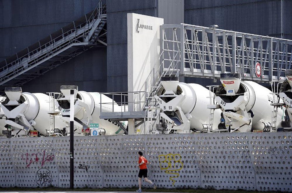 Activités de Lafarge en Syrie: trois cadres du cimentier en garde à vue