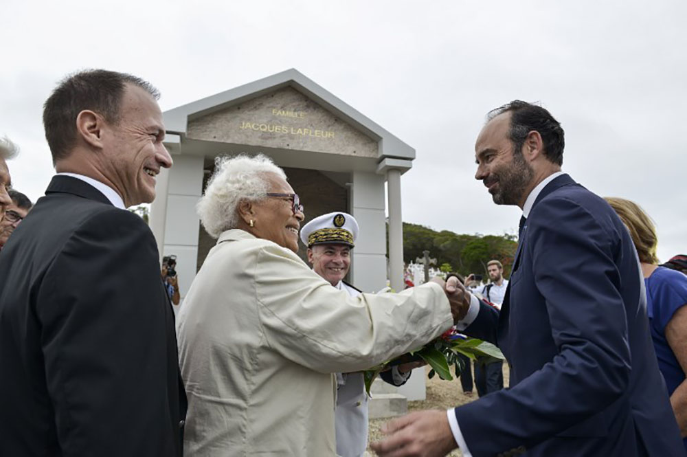 Nouvelle-Calédonie: Edouard Philippe sur la tombe de Jean-Marie Tjibaou
