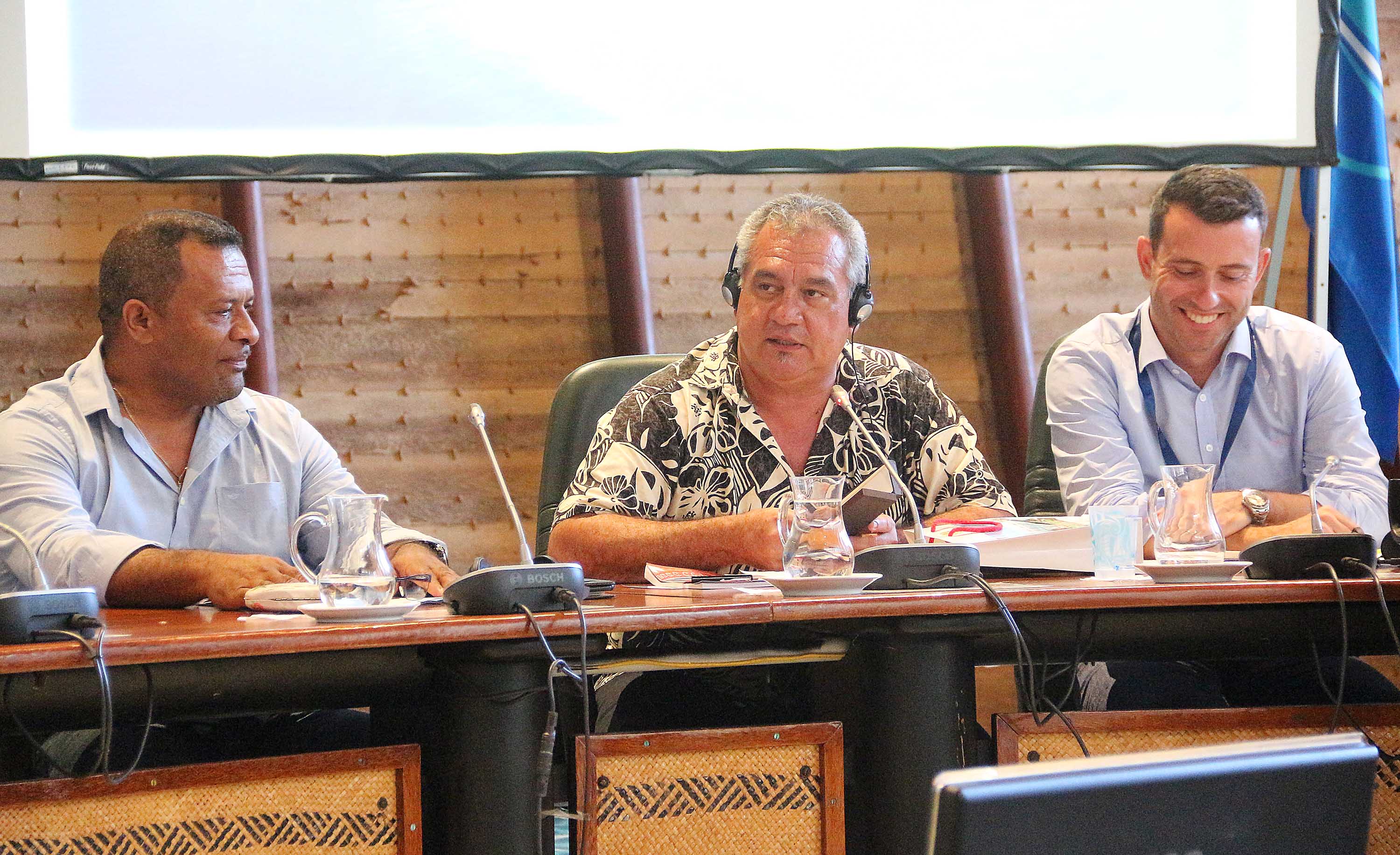 Le ministre en charge de l’Environnement, Heremoana Maamaatuaiahutapu, représenté ait le président de la Polynésie française.